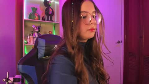 Snapshot of emilykarterr chatting on December 8, 2024, 3:56 pm VALEEEN online show from December 8, 2024, 3:56 pm
