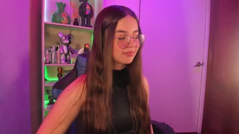 Snapshot of emilykarterr chatting on December 10, 2024, 4:17 pm VALEEEN online show from December 10, 2024, 4:17 pm