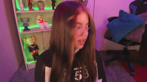 Snapshot of emilykarterr chatting on January 4, 2025, 7:02 pm VALEEEN online show from January 4, 2025, 7:02 pm