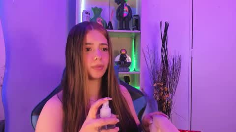 Snapshot of emilykarterr chatting on January 15, 2025, 3:50 pm VALEEEN online show from January 15, 2025, 3:50 pm