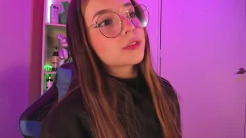 Snapshot of emilykarterr chatting on February 2, 2025, 3:49 pm VALEEEN online show from February 2, 2025, 3:49 pm