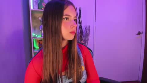 Snapshot of emilykarterr chatting on March 7, 2025, 4:00 pm VALEEEN online show from March 7, 2025, 4:00 pm
