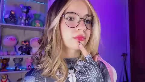 Snapshot of emilykarterr chatting on September 9, 2025, 4:39 pm VALEEEN online show from September 9, 2025, 4:39 pm