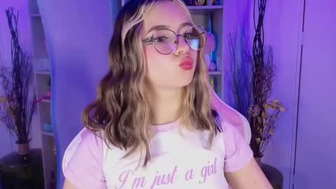Snapshot of emilykarterr chatting on October 23, 2025, 4:50 pm VALEEEN online show from October 23, 2025, 4:50 pm