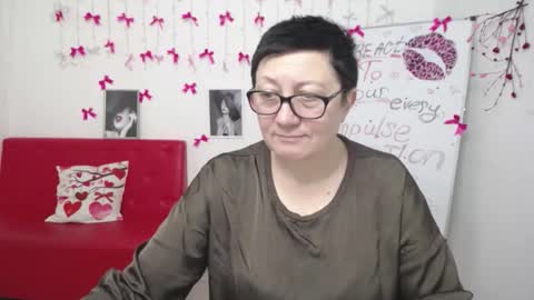 Snapshot of emilyl0vee chatting on March 4, 2026, 6:58 pm Emily online show from March 4, 2026, 6:58 pm