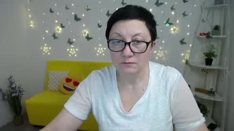 Snapshot of emilyl0vee chatting on March 8, 2026, 2:15 am Emily online show from March 8, 2026, 2:15 am