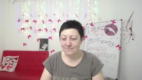 Snapshot of emilyl0vee chatting on March 10, 2026, 6:24 pm Emily online show from March 10, 2026, 6:24 pm