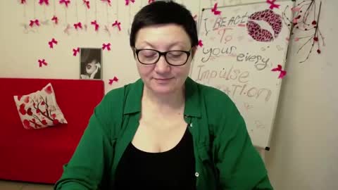 Snapshot of emilyl0vee chatting on March 11, 2026, 7:31 pm Emily online show from March 11, 2026, 7:31 pm