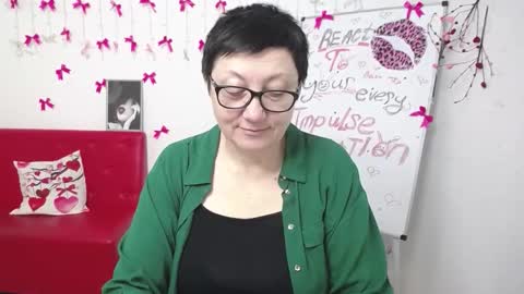 Snapshot of emilyl0vee chatting on March 14, 2026, 6:19 am Emily online show from March 14, 2026, 6:19 am