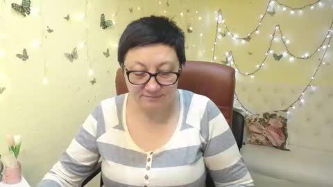 Snapshot of emilyl0vee chatting on March 17, 2026, 6:33 pm Emily online show from March 17, 2026, 6:33 pm