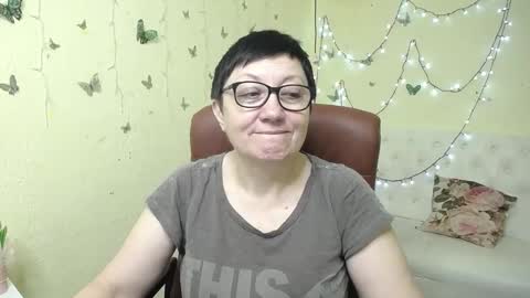 Snapshot of emilyl0vee chatting on March 21, 2026, 6:40 am Emily online show from March 21, 2026, 6:40 am