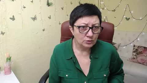 Snapshot of emilyl0vee chatting on March 22, 2026, 6:17 am Emily online show from March 22, 2026, 6:17 am