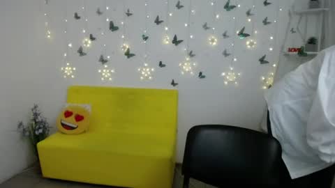 Snapshot of emilyl0vee chatting on March 28, 2026, 7:08 am Emily online show from March 28, 2026, 7:08 am