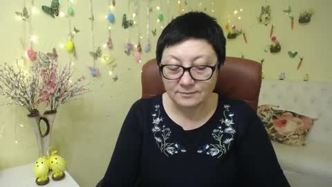 Snapshot of emilyl0vee chatting on April 1, 2026, 5:30 am Emily online show from April 1, 2026, 5:30 am