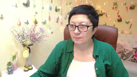 Snapshot of emilyl0vee chatting on April 12, 2026, 5:12 am Emily online show from April 12, 2026, 5:12 am