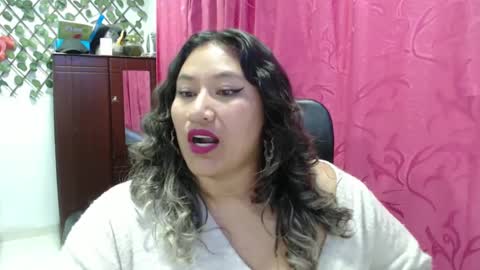 Snapshot of emilylove14 chatting on February 19, 2025, 2:01 am Emily Cortez online show from February 19, 2025, 2:01 am