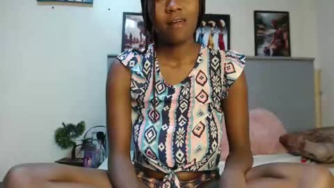 Snapshot of emilyposha chatting on January 22, 2025, 12:27 am Emilly online show from January 22, 2025, 12:27 am
