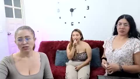 Snapshot of emilyriskhot chatting on June 9, 2026, 9:15 pm emily friends online show from June 9, 2026, 9:15 pm