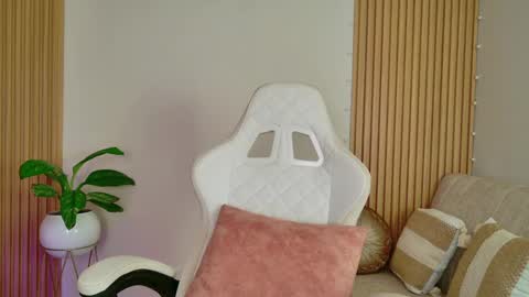 Emily  online show from March 18, 2026, 9:18 pm