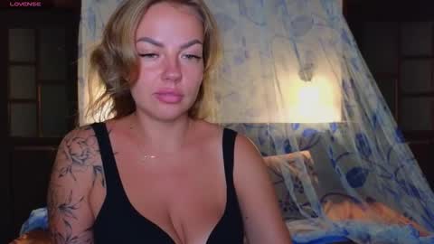 Snapshot of emilyrobbie chatting on February 5, 2026, 4:33 pm Emily Robbie online show from February 5, 2026, 4:33 pm