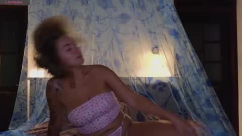 Snapshot of emilyrobbie chatting on February 14, 2026, 7:10 pm Emily Robbie online show from February 14, 2026, 7:10 pm