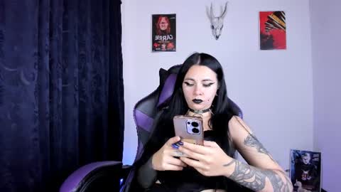 Snapshot of emilyrymer chatting on June 22, 2026, 10:29 pm Emily Support me to have 100 likes plx online show from June 22, 2026, 10:29 pm