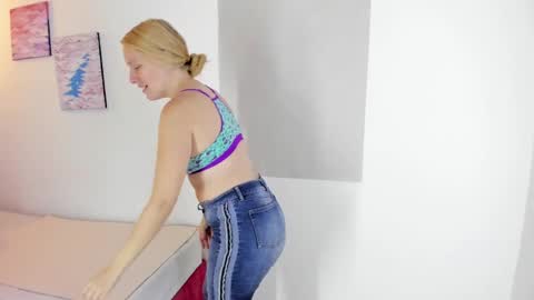 Summer 3 online show from February 13, 2025, 10:00 pm