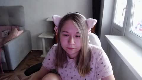 Snapshot of emilyway chatting on June 19, 2026, 10:52 am emilyway online show from June 19, 2026, 10:52 am