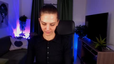 Snapshot of emilywiled chatting on January 5, 2025, 9:37 am Emily online show from January 5, 2025, 9:37 am