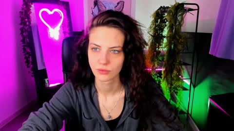 Snapshot of emilywiled chatting on January 29, 2025, 5:40 am Emily online show from January 29, 2025, 5:40 am