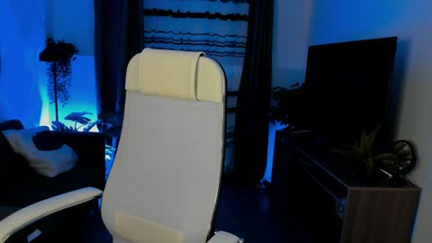 Snapshot of emilywiled chatting on February 4, 2025, 6:14 am Emily online show from February 4, 2025, 6:14 am