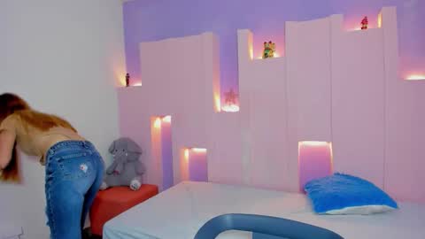 Snapshot of emilywilliis chatting on January 19, 2026, 11:58 am emilywilliis online show from January 19, 2026, 11:58 am