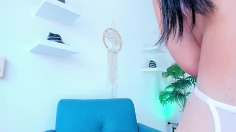 emilyy_kim online show from December 5, 2025, 7:32 pm