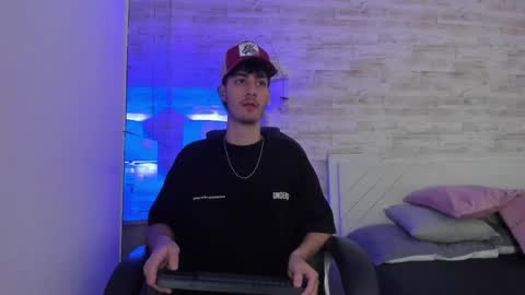 emir_ozan online show from January 17, 2026, 2:27 am