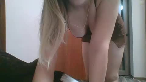 emma_991 online show from February 17, 2025, 2:04 pm