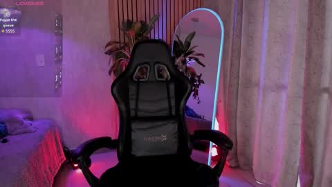   online show from November 4, 2025, 9:36 pm