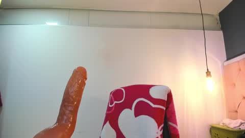 Snapshot of emma__love_ chatting on February 27, 2025, 1:28 pm Emma online show from February 27, 2025, 1:28 pm