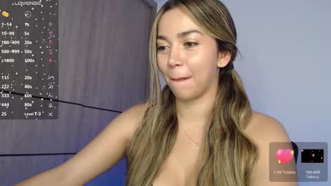 Snapshot of emma_aaa chatting on December 7, 2024, 6:32 am Rocio online show from December 7, 2024, 6:32 am