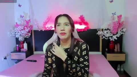 Snapshot of emma_ayala chatting on June 3, 2026, 7:19 pm emma_ayala online show from June 3, 2026, 7:19 pm