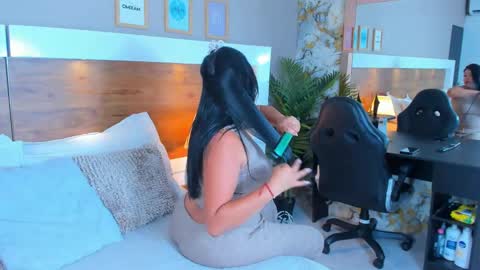 Snapshot of emma_bakker_ chatting on May 13, 2026, 7:50 am Emma online show from May 13, 2026, 7:50 am