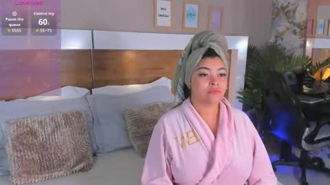 Snapshot of emma_bakker_ chatting on May 21, 2026, 8:32 am Emma online show from May 21, 2026, 8:32 am