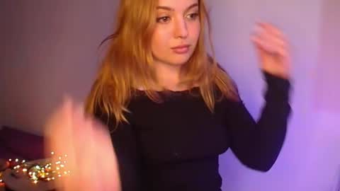 Emma and July online show from June 30, 2026, 1:39 am