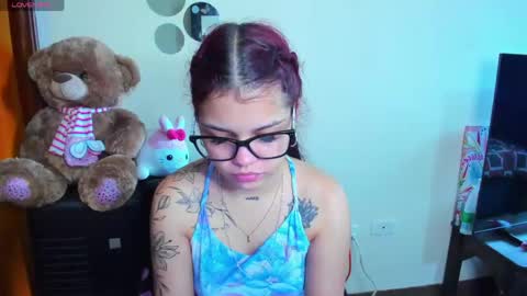 Snapshot of emma_boo_ chatting on May 2, 2026, 1:38 pm emma_boo_ online show from May 2, 2026, 1:38 pm