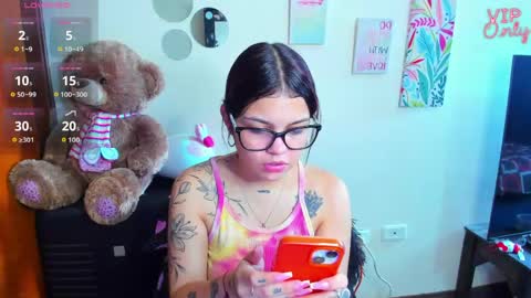 Snapshot of emma_boo_ chatting on May 20, 2026, 3:07 pm emma_boo_ online show from May 20, 2026, 3:07 pm