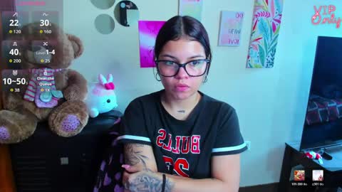 Snapshot of emma_boo_ chatting on May 27, 2026, 2:58 pm emma_boo_ online show from May 27, 2026, 2:58 pm