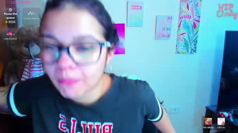 Snapshot of emma_boo_ chatting on June 1, 2026, 1:35 pm emma_boo_ online show from June 1, 2026, 1:35 pm