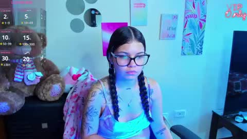 Snapshot of emma_boo_ chatting on June 3, 2026, 2:44 pm emma_boo_ online show from June 3, 2026, 2:44 pm