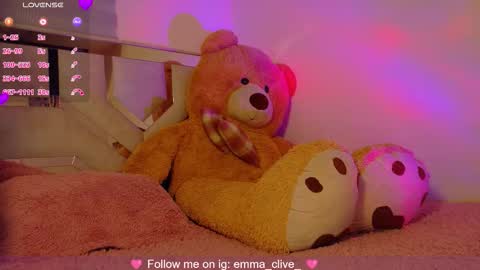 Snapshot of emma_clive chatting on September 28, 2025, 11:10 pm  Emma  online show from September 28, 2025, 11:10 pm