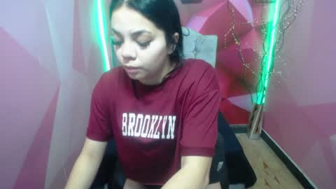 Snapshot of emma_colinss chatting on December 2, 2024, 12:18 pm E M M A online show from December 2, 2024, 12:18 pm