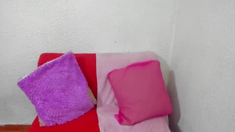 Snapshot of emma_dunncan chatting on March 6, 2025, 3:46 am Emma online show from March 6, 2025, 3:46 am